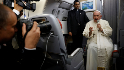 Papa Francisco: hubo "genocidio" en escuelas de la Iglesia para niños indígenas en Canadá