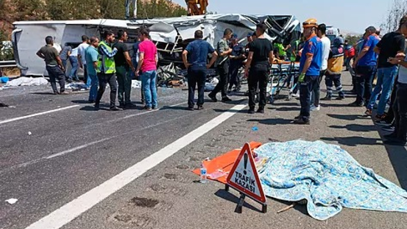 Un camión sin frenos embistió a una multitud en Turquía: al menos 16 muertos