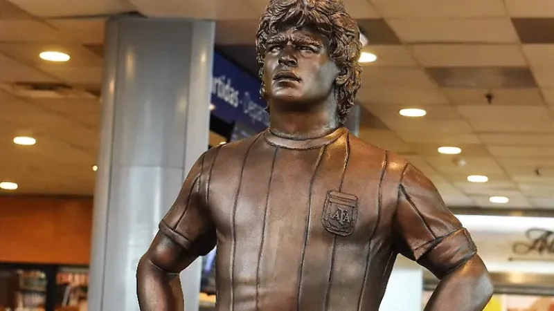 Se extendió el plazo del segundo Concurso Nacional de Escultura "Día del Futbolista"