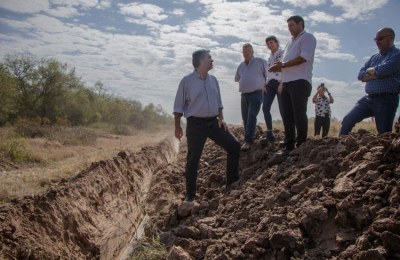 En Villa Río Bermejito, el gobernador supervisó la obra del acueducto