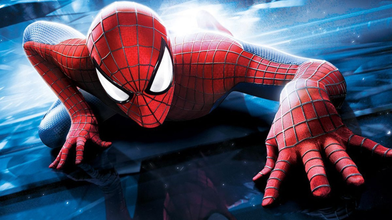 Spiderman apareció en Sáenz Peña y se trepó a la catedral