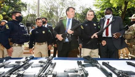 Bolsonaro Armas.jpg