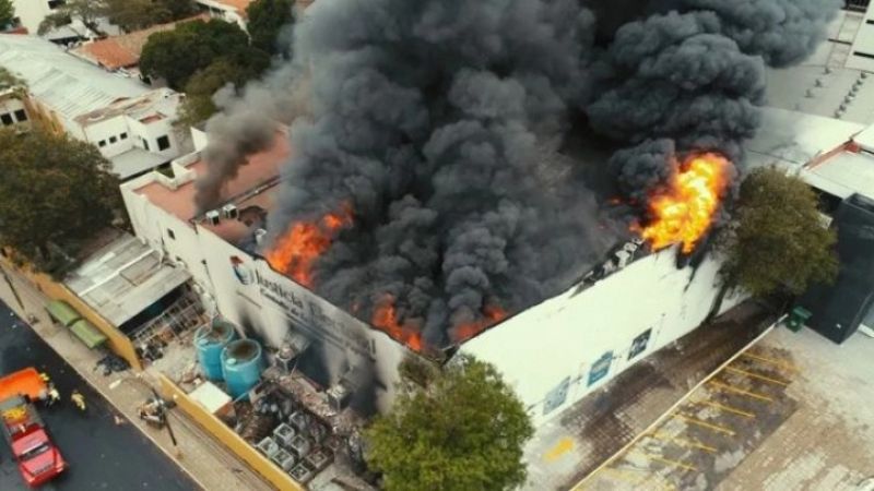 Voraz incendio en la sede de la justicia electoral de Paraguay