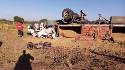 Mató a su pareja, se estrelló contra un camión en la fuga, provocando la muerte del chofer