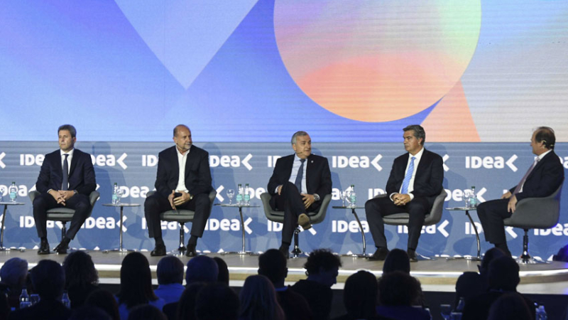 Capitanich disertó en el 58° Coloquio Idea sobre finanzas, empleo y comercio exterior