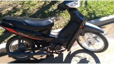 Robaron la moto de un papá en la puerta de la Escuela N°42