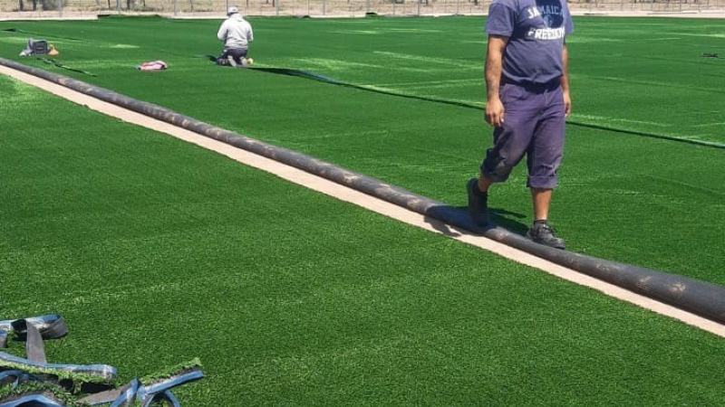 El hockey suma cancha sintética en Castelli