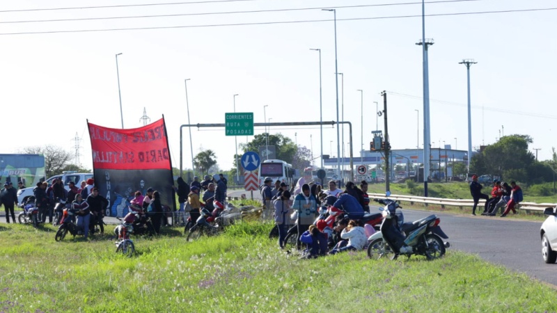 Manifestación en cercanías del acceso al puente interprovincial