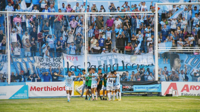 Sarmiento perdió en Córdoba: Acosta por duplicado le dió la victoria a Racing