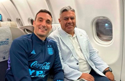 Scaloni llega a Doha y ultima detalles de la lista final de 26