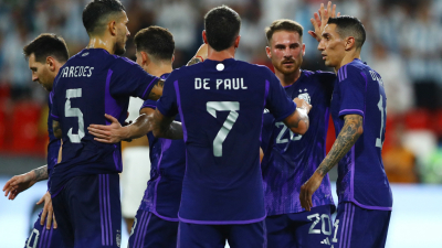 Argentina golea a Emiratos Árabes Unidos por 4-0 al término del primer tiempo en Abu Dhabi