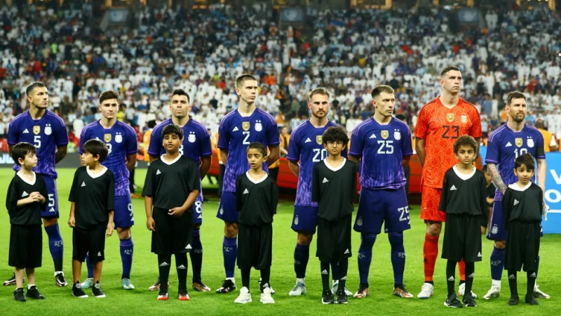 Piden que la Selección debute en el Mundial con una cinta negra por la muerte de Bonafini