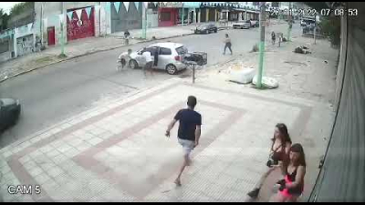 Un automovilista atropelló a un grupo de amigos y mató a una chica en Laferrere
