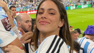 Tini estuvo en el estadio para alentar a Argentina y a De Paul
