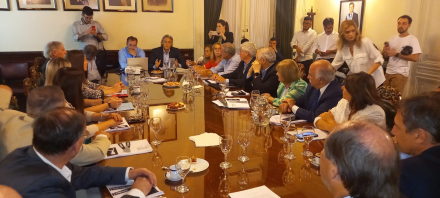 monapy con senadores jxc.jpg