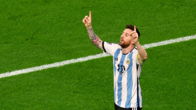 Messi superó a Maradona y está a un gol de Batistuta