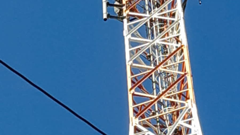 Quitilipi: se trepó una antena y amenazó con arrojarse al vacío