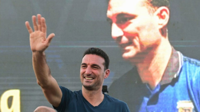 Scaloni dejó el país envuelto por el cariño de los hinchas