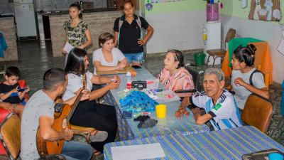 Chamamé, juegos y regalos para los adultos mayores en Pampa del Infierno