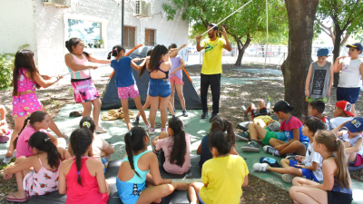 Escuela de natación y colonia de vacaciones en el Jaime Zapata