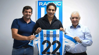 Paolo Guerrero fue presentado en Racing