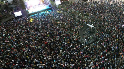 Multitudinario cierre de los festejos de la ciudad con Los Palmeras
