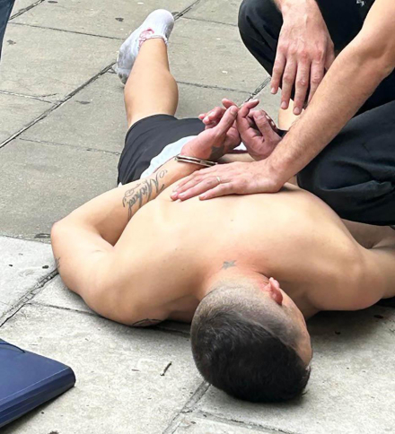 detenido mujer policia.JPG
