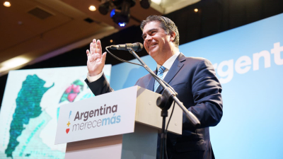"Argentina merece más", un libro de exhaustivo análisis y propuestas de Capitanich