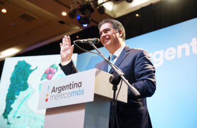 "Argentina merece más", un libro de exhaustivo análisis y propuestas de Capitanich