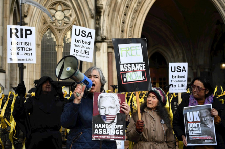 assange3.JPG
