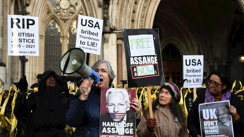 Rusia: diputado federal sugiere intercambiar al detenido reportero del Wall Street Journal por Assange