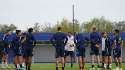 A la espera su nuevo DT, Jorge Almirón, Boca recibe a Colón