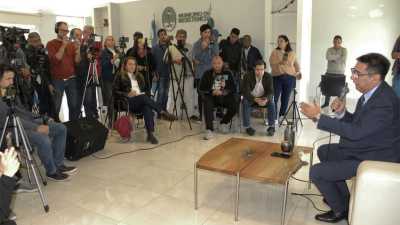 Martínez anunció que el lunes presenta a su compañera de fórmula