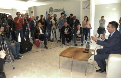 Martínez anunció que el lunes presenta a su compañera de fórmula