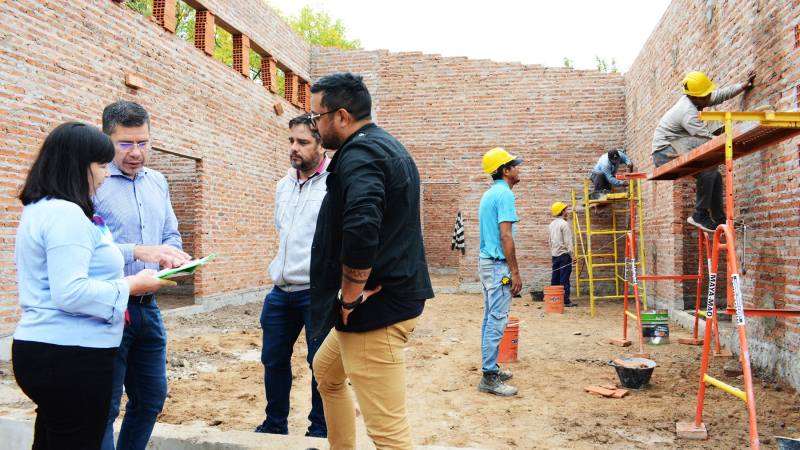 Cuesta y Monzón recorrieron obra en villa Barberán