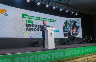 Capitanich presentó el primer Encuentro Federal Apícola