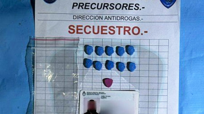 Detienen a un joven que tenía pastillas de éxtasis con cara de Messi
