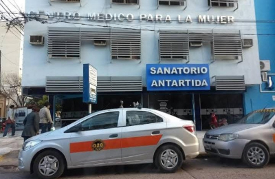 Piden reubicar parada de taxis que está frente al Sanatorio Antártida