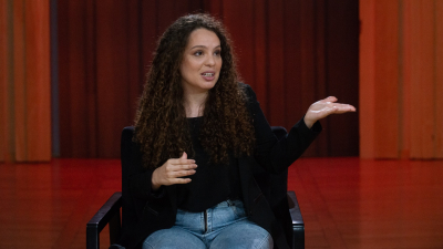 "Hoy la pobreza tiene un rostro de clase media", asegura Mayra Arena