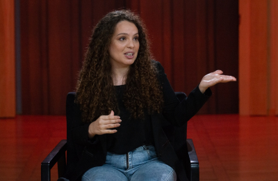 "Hoy la pobreza tiene un rostro de clase media", asegura Mayra Arena