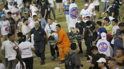 Al menos 12 muertos en El Salvador tras una estampida en un estadio de fútbol