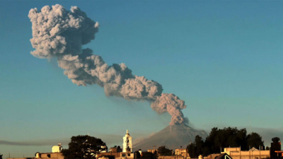 Cierran aeropuertos de México DF por una explosión en el volcán Popocatépetl