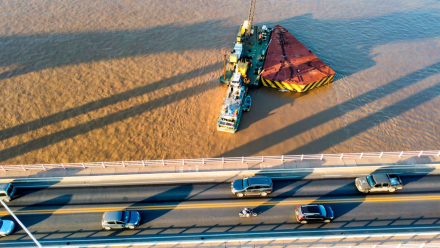 el_objetivo_es_mejorar_la_circulacion_de_buques_y_barcazas_por_el_canal_de_navegacion_del_parana_mejorando_a_la_vez_la_proteccion_de_los_pilares_del_viaducto_central.jpg