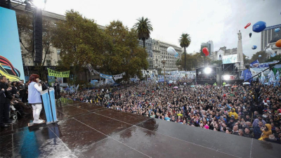 Ante una multitud, Cristina llamó a la ‘renovación del pacto democrático‘