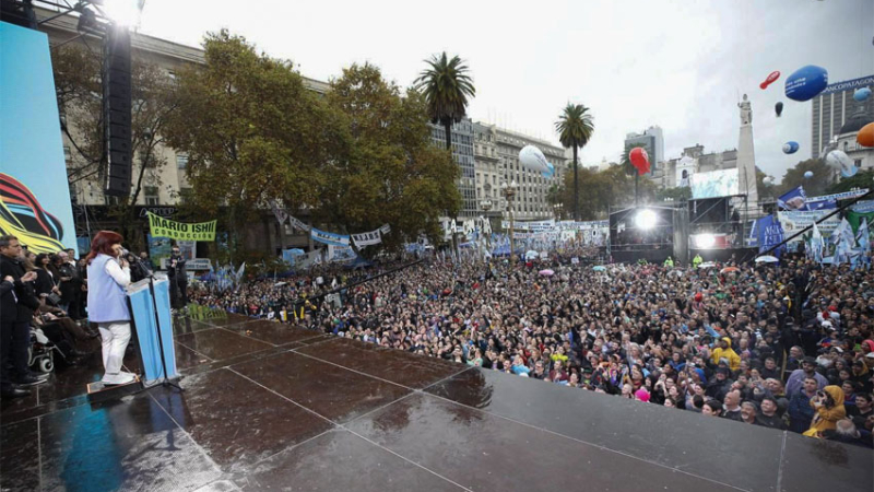 Ante una multitud, Cristina llamó a la ‘renovación del pacto democrático‘
