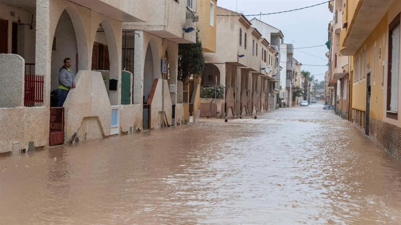 Fuertes lluvias convierten las calles en ríos en la costa mediterránea