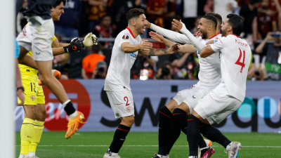 Montiel de penal le dio la Europa League al Sevilla