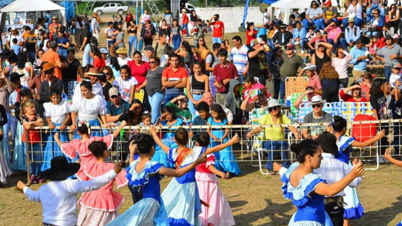 Masiva participación del público en la agenda cultural de Castelli y Zaparinqui