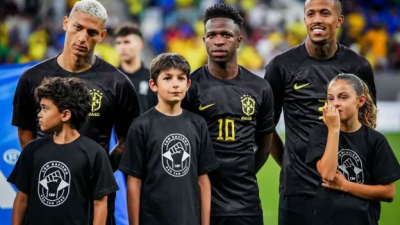 Brasil usó una camiseta negra en protesta contra el racismo