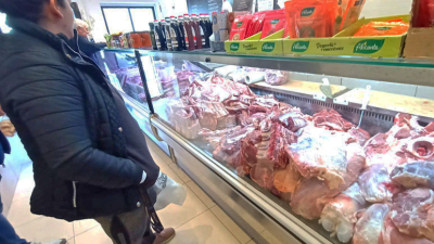 El asado repuntó y se paga en Resistencia hasta 2350 pesos el kilo, pero el pollo sigue bajando